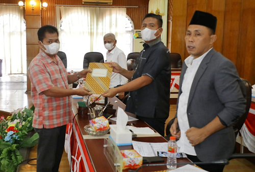 pansus_dprd_sampaikan_hasil_pembahasan_lkpj_bupati_asahan