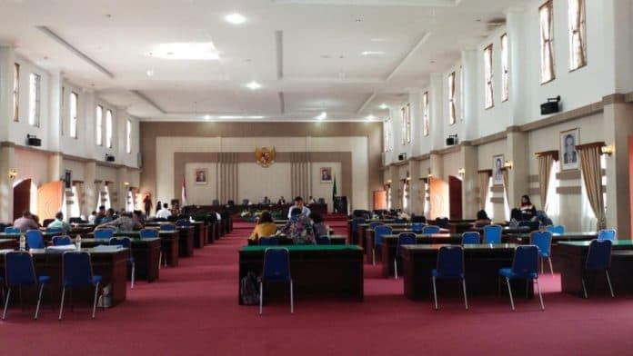 pansus_iii_dprd_simalungun_rekomendasi_2_ranperda_jadi_perda