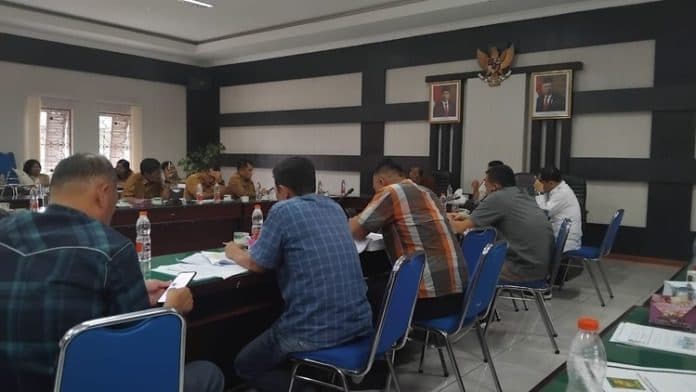 pansus_lkpj_bupati_simalungun_2023_kebut_pembahasan_hingga_malam_hari