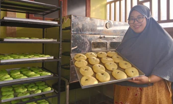 pantang_menyerah_ibu_tiga_anak_di_simalungun_sukses_jadi_pengusaha_roti_kemasan