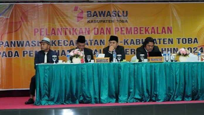 panwascam_dilantik_sukseskan_pilkada_toba_bupati_jangan_ada_pelanggaran