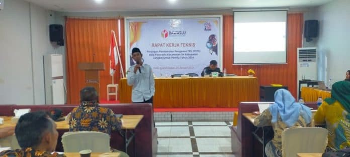 panwaslu_se_langkat_ikuti_persiapan_pembekalan_pengawas_tps