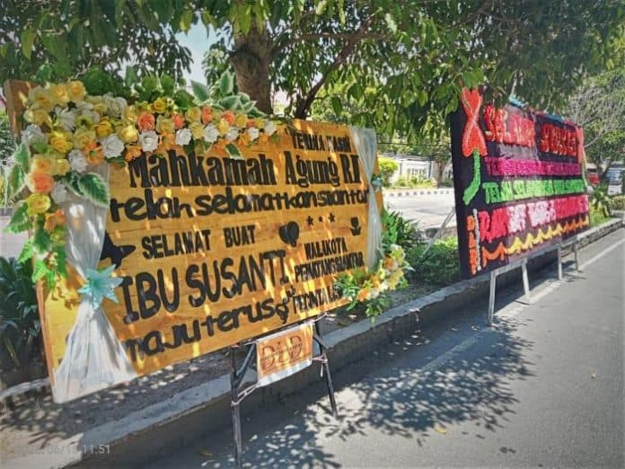 papan_bunga_terkait_pemakzulan_wali_kota_siantar_yang_ditolak_ma_begini_respon_dprd