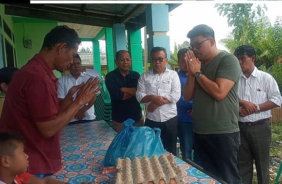 parbato_dairi_bantu_material_bangunan_kepada_keluarga_korban_bencana_kebakaran