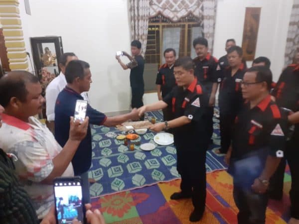 pardomuan_nauli_simanjuntak_lantik_pardomuan_situmorang_jadi_ketua_dpc_humatob_ujung_padang