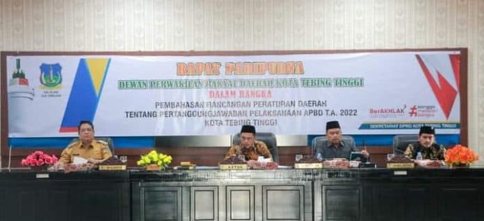paripurna_dprd_pj_walikota_tebing_tinggi_dak_dan_pad_perlu_digali_dalam_rangka_memperbesar_pendapatan_daerah