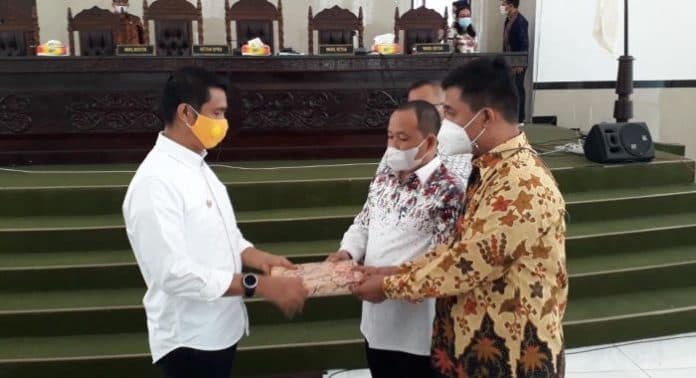paripurna_dprd_wali_kota_siantar_sampaikan_nota_pengantar_lkpj_ta_2020