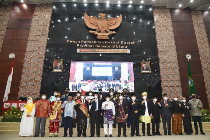 paripurna_hut_ke_74_sumut_gubernur_optimis_pertumbuhan_ekonomi_capai_516_persen_di_tahun_2023