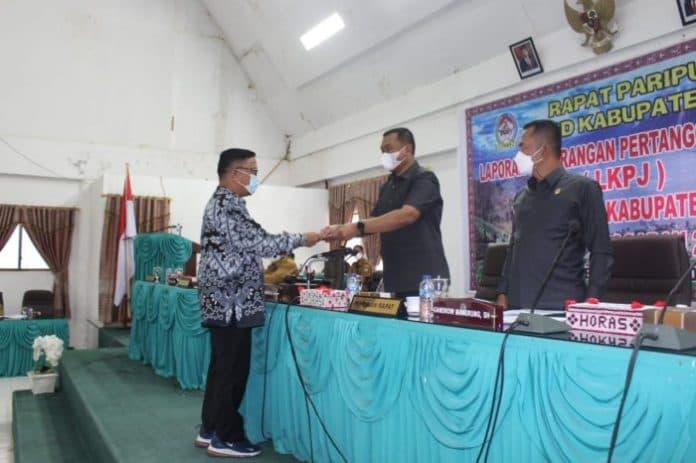 paripurna_lkpj_bupati_toba_2020_menyoroti_galian_c_ilegal_hingga_pelayanan_kesehatan