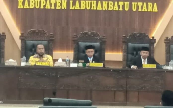 paripurna_perdana_dprd_labura_umumkan_usulan_pimpinan_definitif