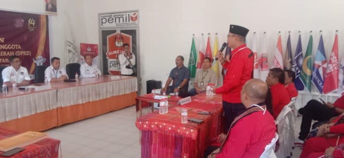 partai_pdip_taput_daftarkan_35_calegnya_ke_kpu