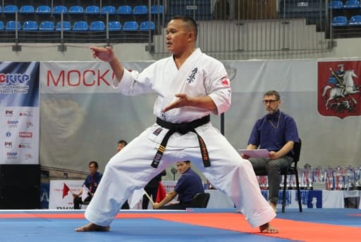 parulian_simanjuntak_karateka_asal_tarutung_berjaya_di_rusia