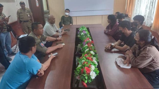 pasang_spanduk_tolak_ktt_g20_di_bali_7_mahasiswa_ditangkap
