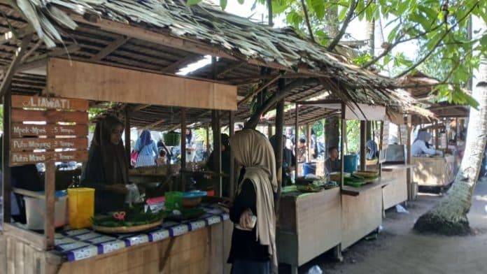 pasar_kamu_tawarkan_kuliner_dengan_musik_dan_budaya