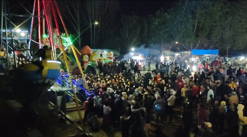 pasar_malam_di_lapangan_sudirman_dairi_diserbu_pengunjung