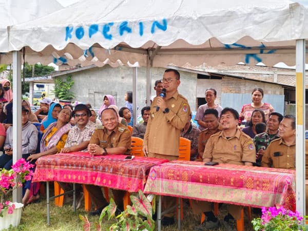 pasar_murah_pemkab_toba_di_porsea_disambut_antusias_warga