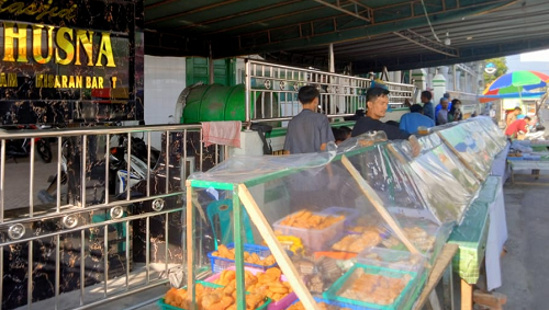 pasar_takjil_simpang_enam_kisaran_berdayakan_jemaah_dan_remaja_mesjid