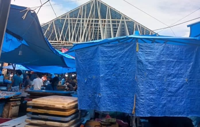 pasca_ambruk_perbaikan_atap_pasar_ikan_siantar_terkendala_anggaran
