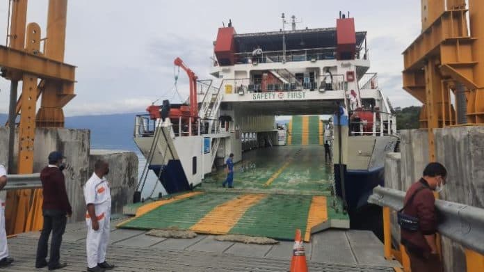 pasca_angin_kencang_landa_danau_toba_aktivitas_penyeberangan_kapal_kembali_normal