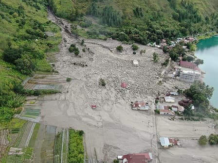 pasca_banjir_bandang_humbahas_120_keluarga_sudah_diungsikan