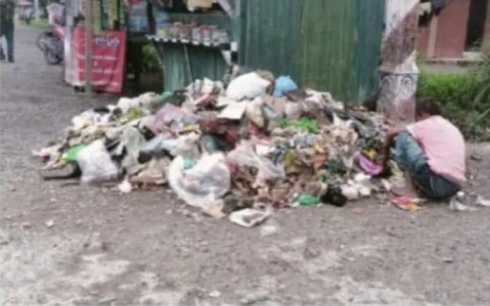 pasca_banjir_tumpukan_sampah_menggunung_di_medan_labuhan