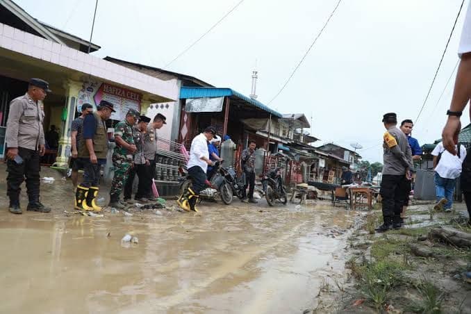 pasca_banjir_warga_serbelawan_minta_pintu_air_layangan_di_dolok_ilir_di_buka
