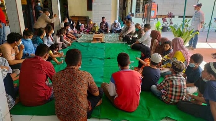 pasca_dicopot_dari_jabatan_kapolsek_percut_sei_tuan_gelar_doa_bersama_anak_yatim