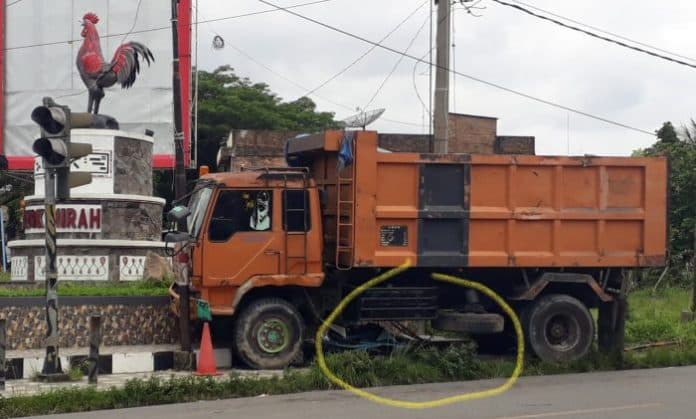 pasca_ditabrak_truk_sentral_otomat_traffic_light_di_jalan_sisingamangaraja_siantar_belum_berfungsi