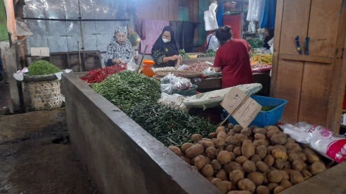 pasca_idul_adha_harga_cabai_merah_dan_bawang_merah_masih_meroket_di_siantar