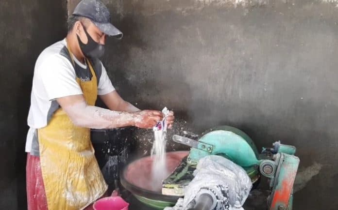 pasca_iduladha_konsumen_penggilingan_bakso_di_kampung_lalang_meningkat