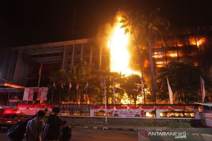 pasca_kebakaran_gedung_kejagung_pastikan_dokumen_kasus_aman