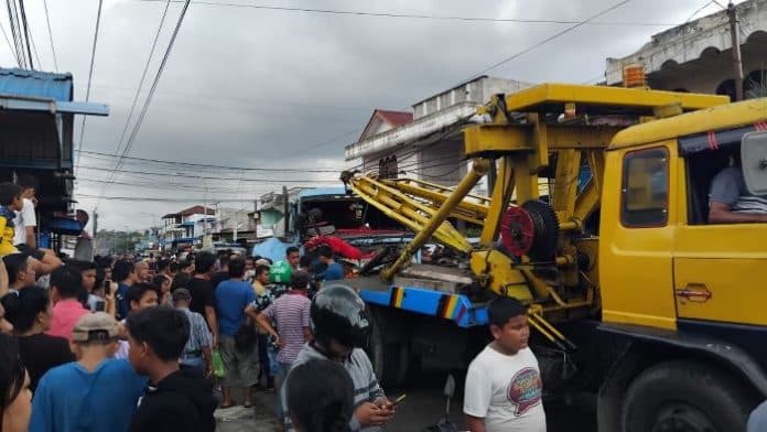 pasca_kecelakaan_beruntun_jalan_narumonda_belum_bisa_dilalui_kendaraan