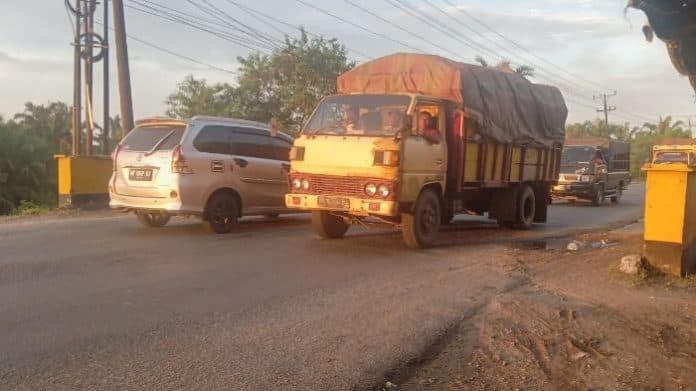 pasca_libur_akhir_pekan_arus_lalu_lintas_di_jembatan_sei_giling_sergai_ramai_lancar