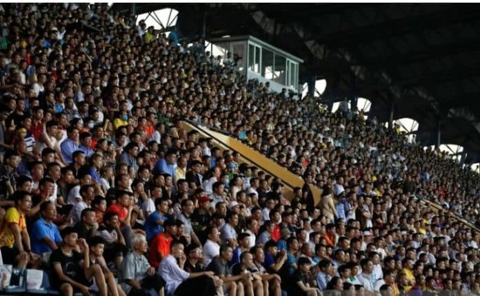 pasca_longgarkan_lockdown_penonton_di_vietnam_penuhi_stadion_saat_liga