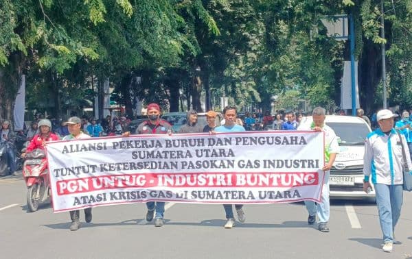 pasokan_gas_industri_dianggap_bermasalah_aliansi_pekerja_buruh_geruduk_dprd_sumut