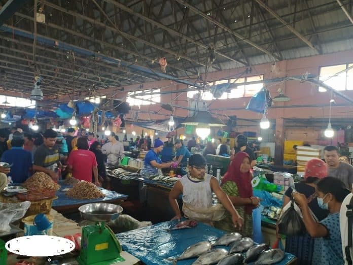 pasokan_ikan_mulai_ada_pedagang_ikan_di_pasar_siantar_mulai_beraktivitas