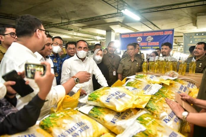 pastikan_harga_stabil_dan_pasokan_aman_gubernur_sumut_ingatkan_mayarakat_tidak_panic_buying