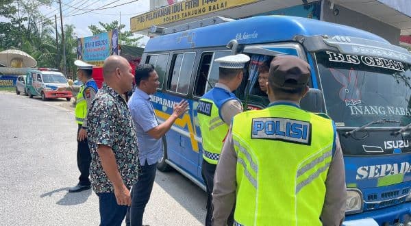 pastikan_keselamatan_pemudik_sopir_angkutan_umum_jalani_test_urine_mendadak