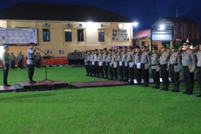 pastikan_kesiapan_akhir_kapolres_labuhanbatu_pimpin_pergeseran_pasukan_pam_tps