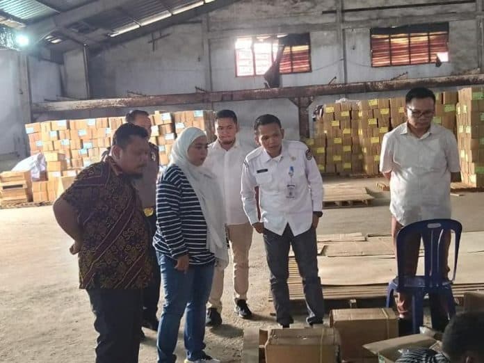 pastikan_kesiapan_pemilu_2024_komisioner_kpu_ri_tinjau_gudang_kpu_kota_medan