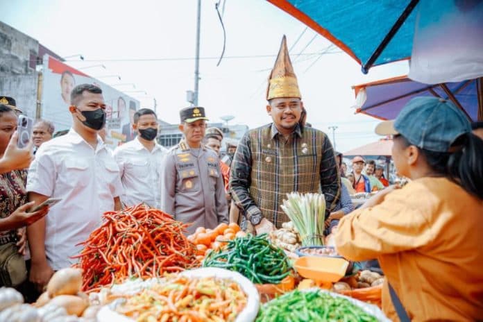 pastikan_ketersediaan_bahan_pokok_jelang_ramadhan_bobby_nasution_tinjau_pasar_sukaramai