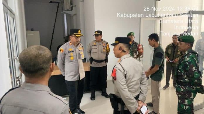 pastikan_surat_suara_aman_kapolres_labusel_cek_ke_kantor_ppk_kampung_rakyat