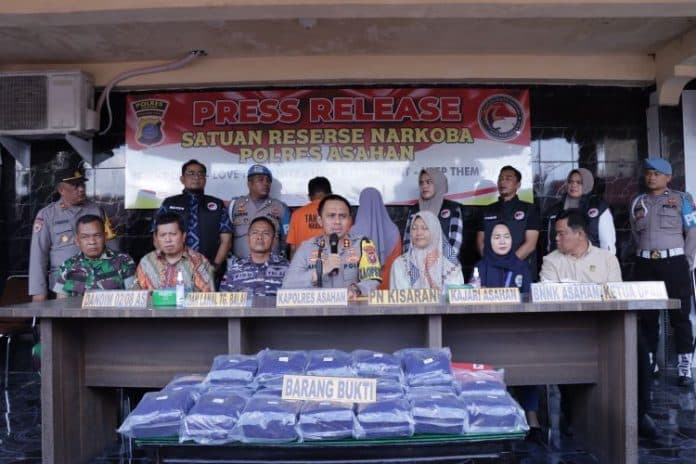 pasutri_asal_tanjung_balai_ditangkap_bawa_25_kg_sabu_dari_jaringan_internasional