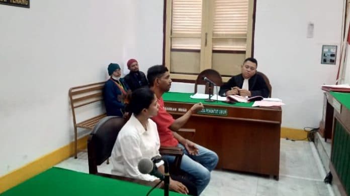 pasutri_pencemar_nama_baik_kejari_medan_menangis_saat_diperiksa