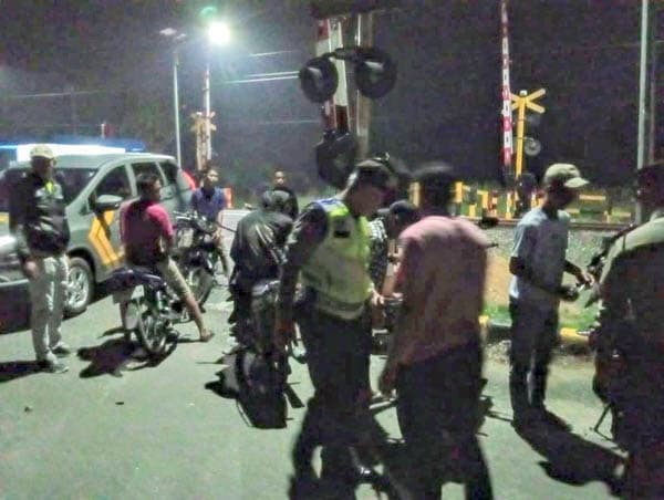 patroli_malam_kapolsek_indrapura_tegur_puluhan_remaja
