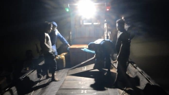 patroli_malam_satpolair_tanjungbalai_kejar_kapal_yang_dicurigai_membawa_barang_ilegal