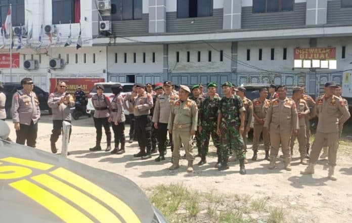 patroli_skala_besar_tni_polri_dan_instansi_jaga_stabilitas_pilkada_di_labusel