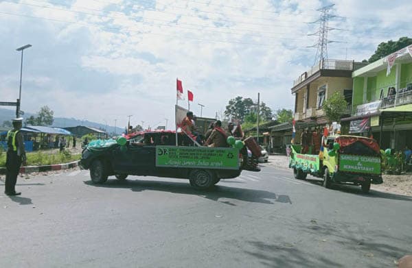 pawai_kendaraan_hias_meriahkan_hut_kabupaten_samosir_ke_20
