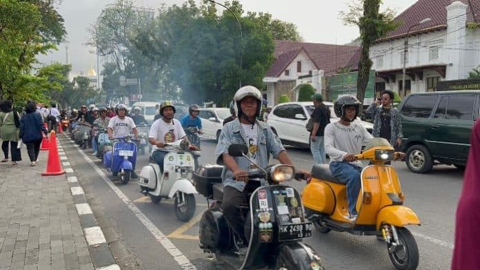 pawai_ratusan_pelajar_dan_komunitas_meriahkan_karnaval_sosialisasi_pilkada_2024