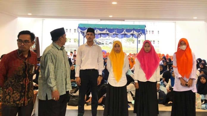 pbak_fis_uinsu_ditutup_341_mahasiswa_baru_jadi_keluarga_besar
